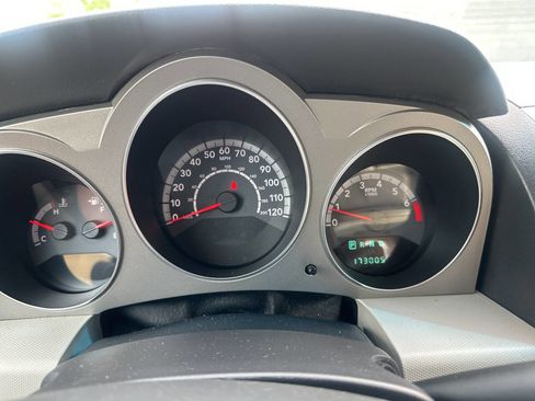 Used 2010 Dodge Avenger R/T FWD image 15