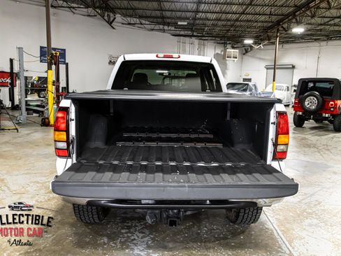Used 2005 GMC Sierra 2500 SLT w/ Heavy-Duty Power Package AWD/4WD image 79