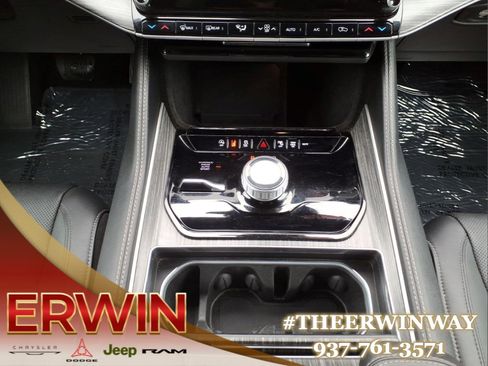 Used 2024 Jeep Wagoneer L Series II w/ Flexible Seating Group AWD/4WD image 23