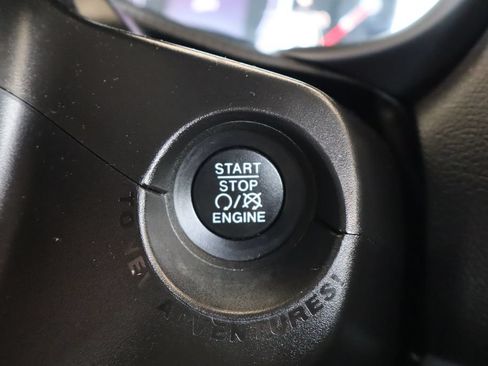 Used 2019 Jeep Renegade Latitude FWD image 23