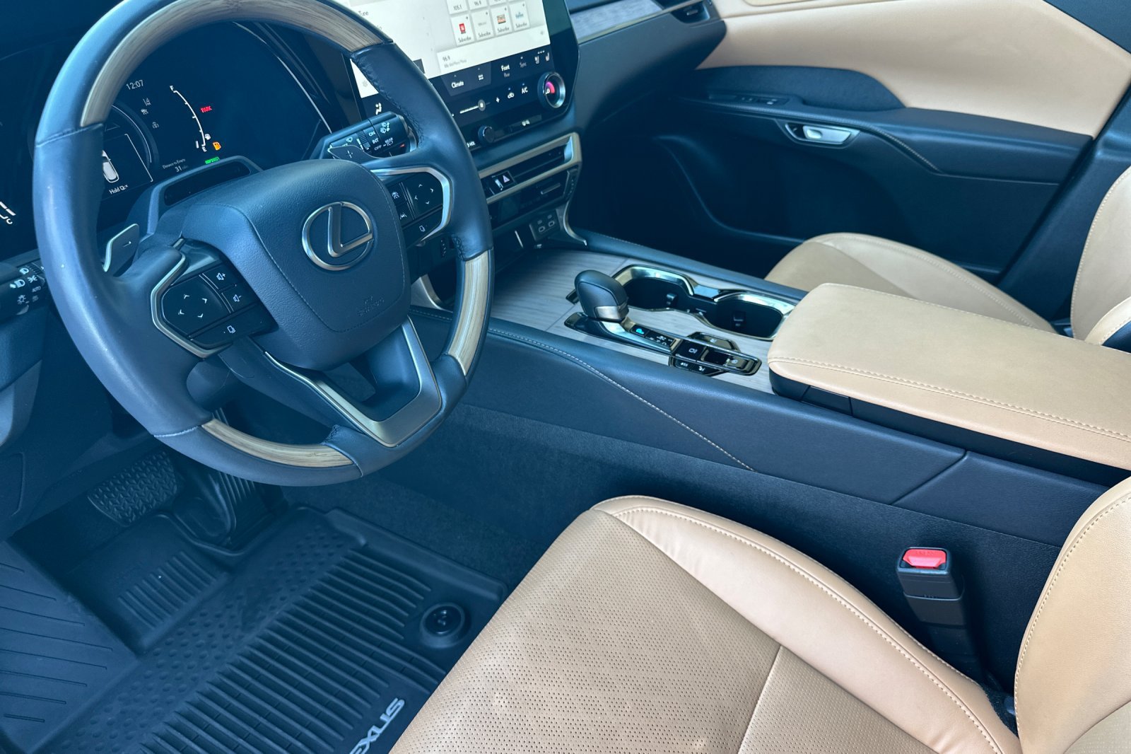 Certified 2023 Lexus RX 350 w/ Cold Area Package AWD/4WD image 7