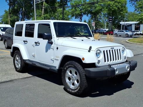 Used 2015 Jeep Wrangler Unlimited Sahara w/ Dual Top Group AWD/4WD image 3