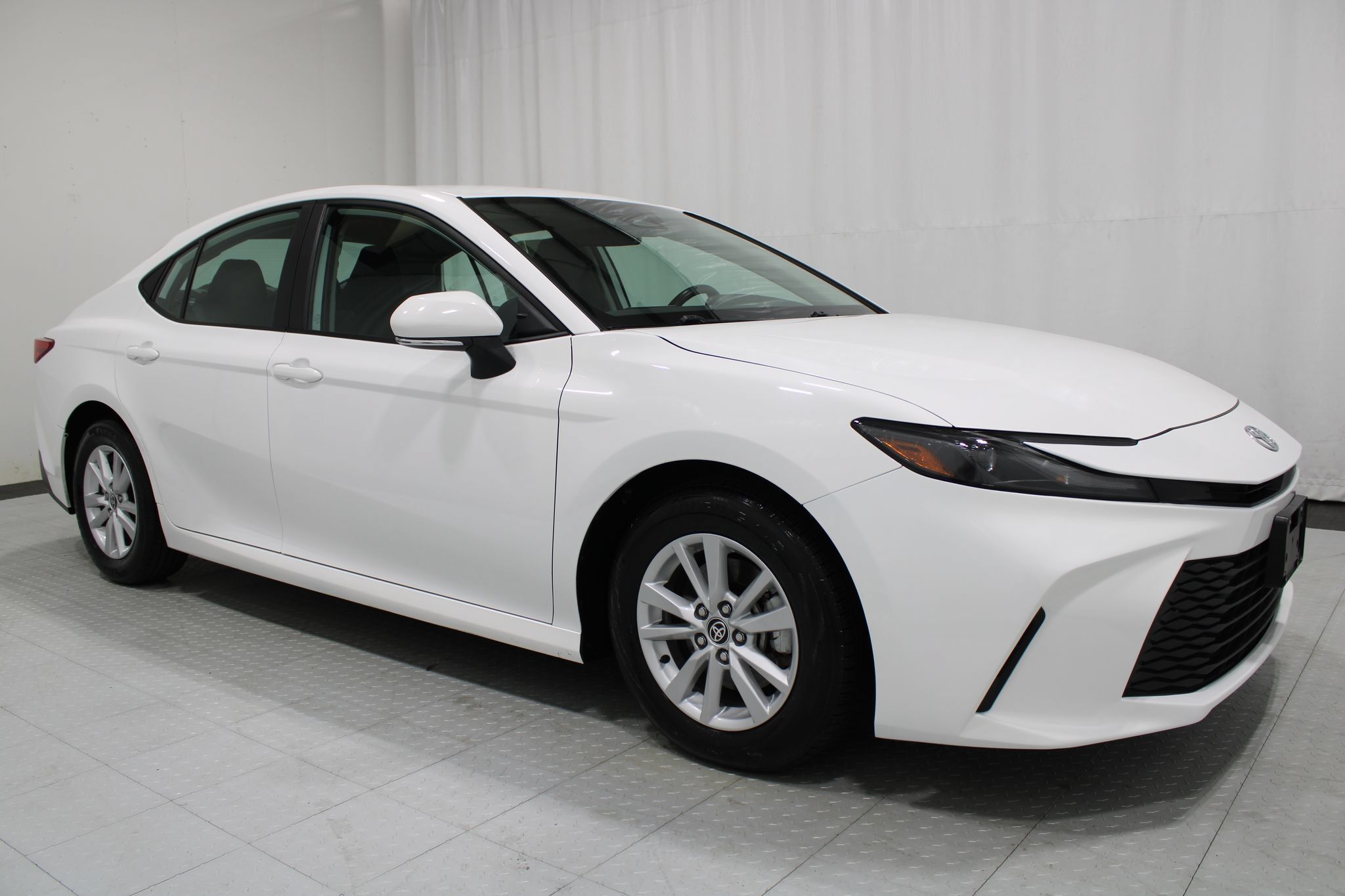 Used 2025 Toyota Camry LE FWD image 4