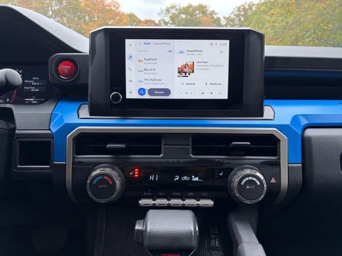 Used 2025 Toyota Tacoma SR image 18