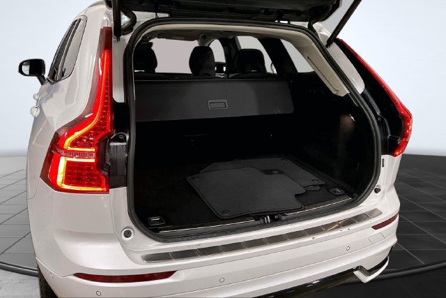 Certified 2024 Volvo XC60 B5 Plus w/ Protection Package Premier AWD/4WD image 6