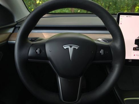 Used 2025 Tesla Model Y Long Range RWD image 28