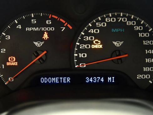 Used 2004 Chevrolet Corvette Convertible w/ Preferred Equipment Group RWD image 29