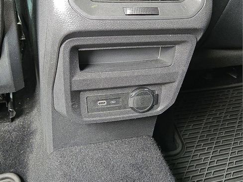 Used 2021 Volkswagen Tiguan SE image 15