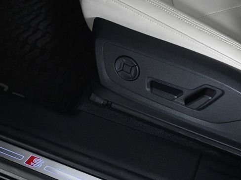 Certified 2025 Audi Q3 2.0T Premium w/ Convenience Package image 19