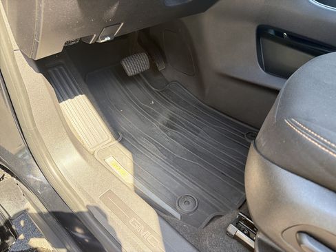 Used 2019 GMC Terrain SLE w/ Driver Convenience Package AWD/4WD image 17