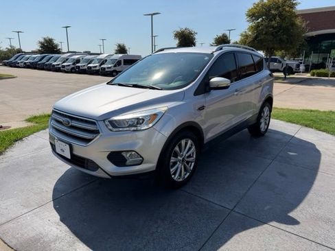 Used 2017 Ford Escape Titanium FWD image 3