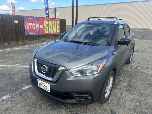 Used 2019 Nissan Kicks S image 1