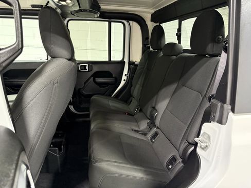 Used 2022 Jeep Gladiator Sport image 19