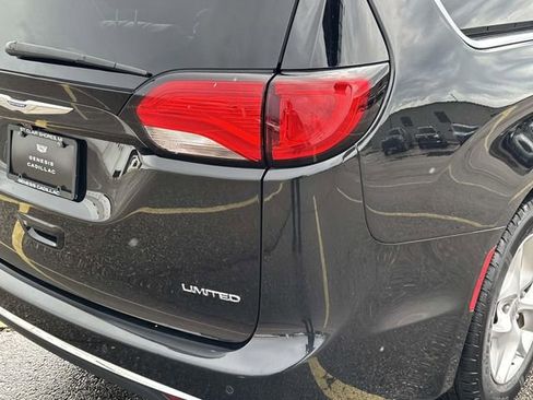 Used 2020 Chrysler Pacifica Limited image 6