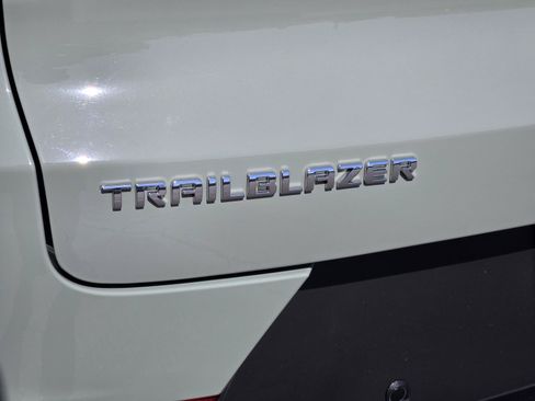 Used 2025 Chevrolet TrailBlazer LS w/ LS Convenience Package FWD image 34