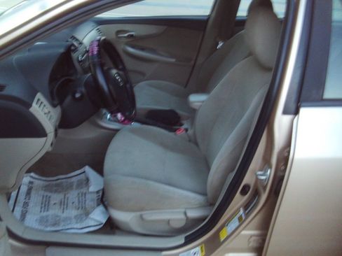 Used 2011 Toyota Corolla LE FWD image 15