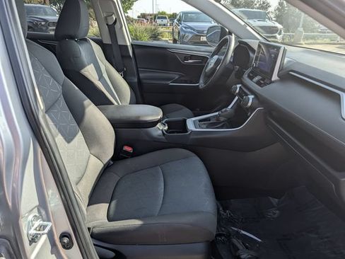 Used 2025 Toyota RAV4 XLE FWD image 31