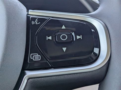 New 2025 Volvo XC90 B6 Core w/ Climate Package image 28