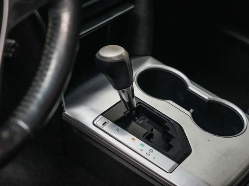 Used 2013 Toyota Camry SE FWD image 19