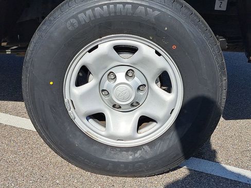 Used 2020 Toyota Tacoma SR5 image 4