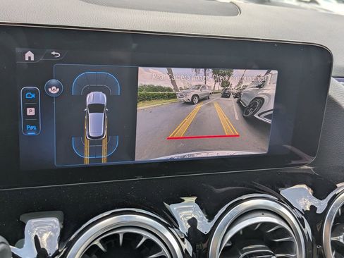 Certified 2025 Mercedes-Benz GLA 250 image 9