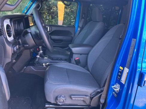 Used 2025 Jeep Gladiator Sport AWD/4WD image 14