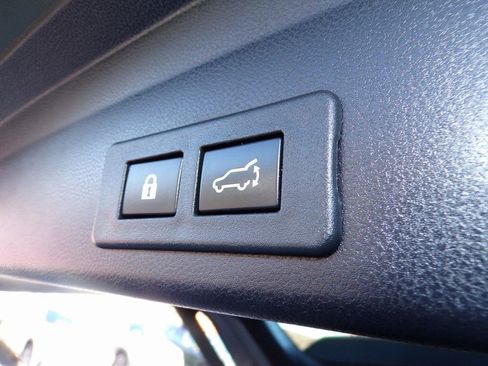 Used 2023 Subaru Ascent Premium w/ Convenience Package image 11