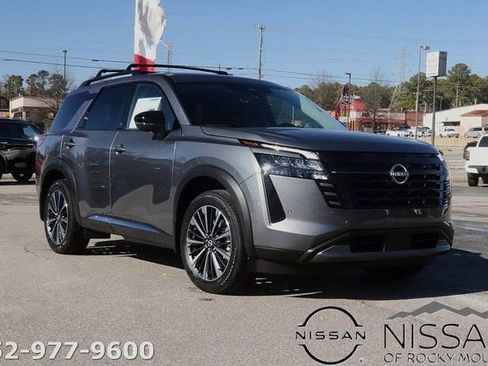 New 2026 Nissan Pathfinder Platinum FWD image 1