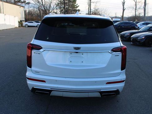 Used 2022 Cadillac XT6 Premium Luxury image 7