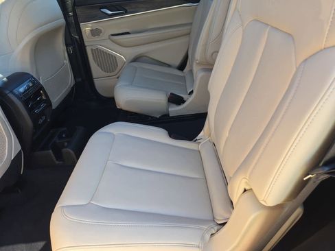 Used 2023 Jeep Grand Cherokee L Limited image 19