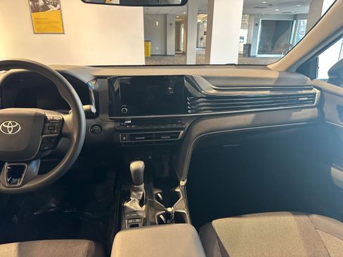 Used 2025 Toyota Camry LE image 35
