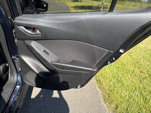 Used 2015 MAZDA MAZDA3 i Sport FWD image 16