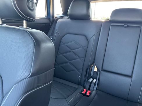 Used 2025 Volkswagen Atlas Cross Sport SE FWD image 38