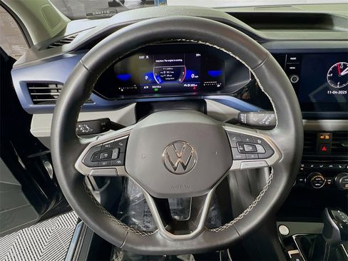 Used 2024 Volkswagen Taos SE image 11