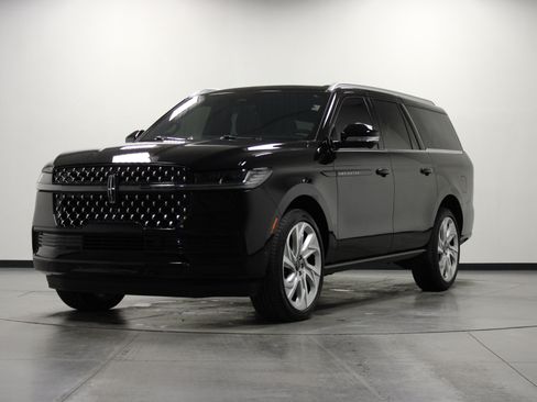 Used 2025 Lincoln Navigator L Black Label AWD/4WD image 8