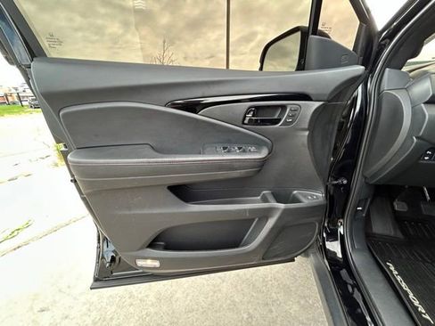 Used 2024 Honda Passport Black Edition image 13