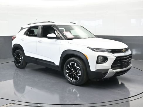 Used 2022 Chevrolet TrailBlazer LT w/ Driver Confidence Package image 8