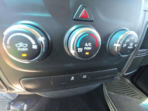 Used 2014 RAM 1500 Express AWD/4WD image 17