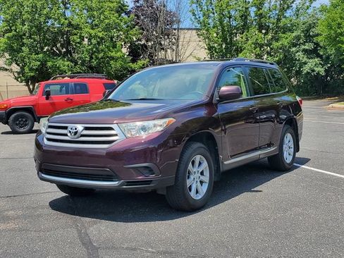 Used 2013 Toyota Highlander 4WD w/ Cold Weather Pkg image 2