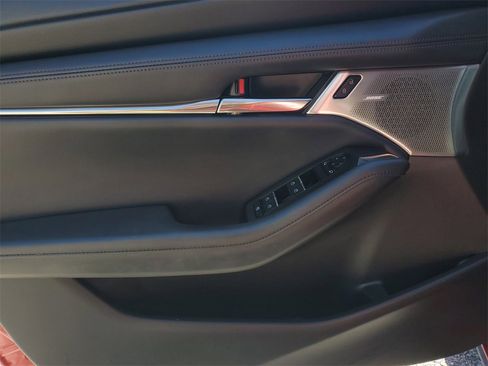 Used 2019 MAZDA MAZDA3 Hatchback w/ Preferred Package image 20