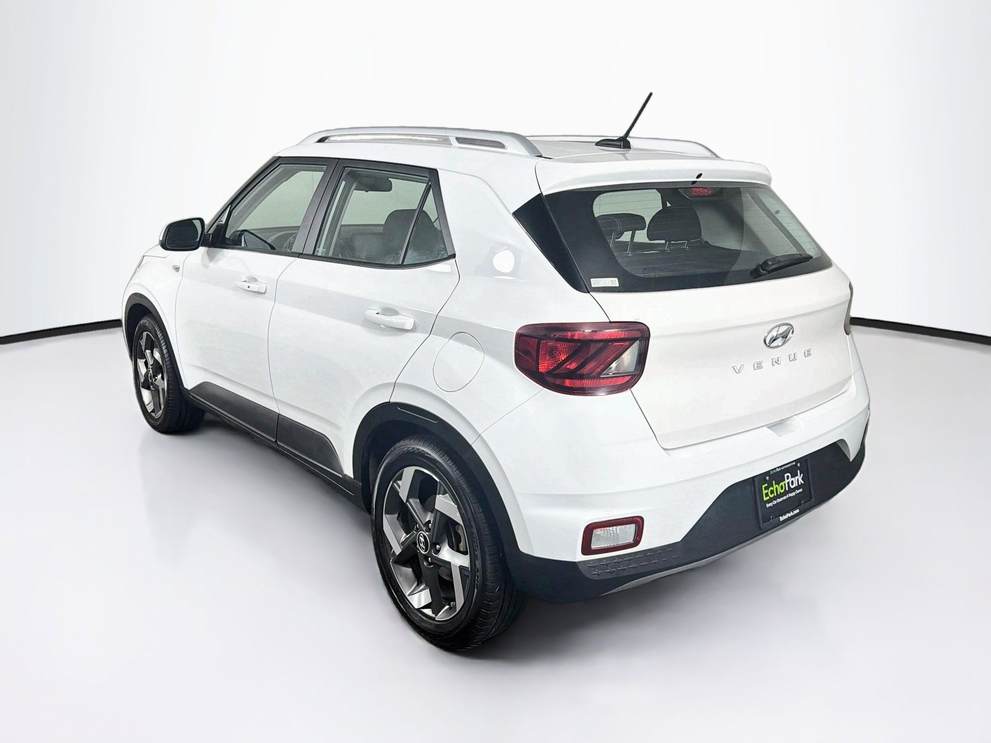 Used 2025 Hyundai Venue SEL FWD image 5