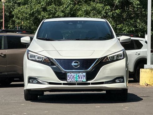 Used 2018 Nissan Leaf SV w/ SV Technology Package FWD image 10