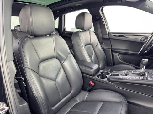 Used 2018 Porsche Macan image 35