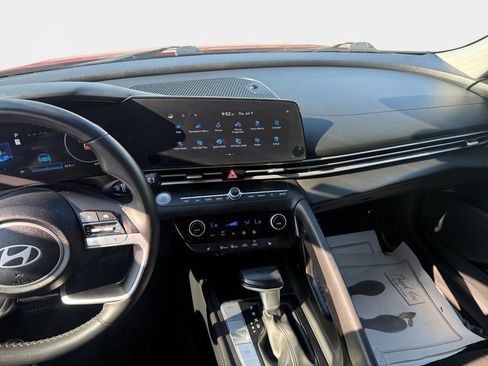 Used 2025 Hyundai Elantra SEL FWD image 11