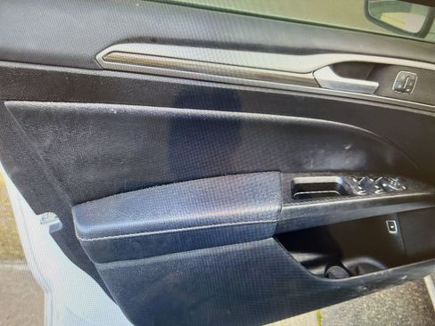 Used 2018 Ford Fusion SE w/ Equipment Group 602A image 9