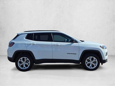 Used 2024 Jeep Compass Latitude AWD/4WD image 4