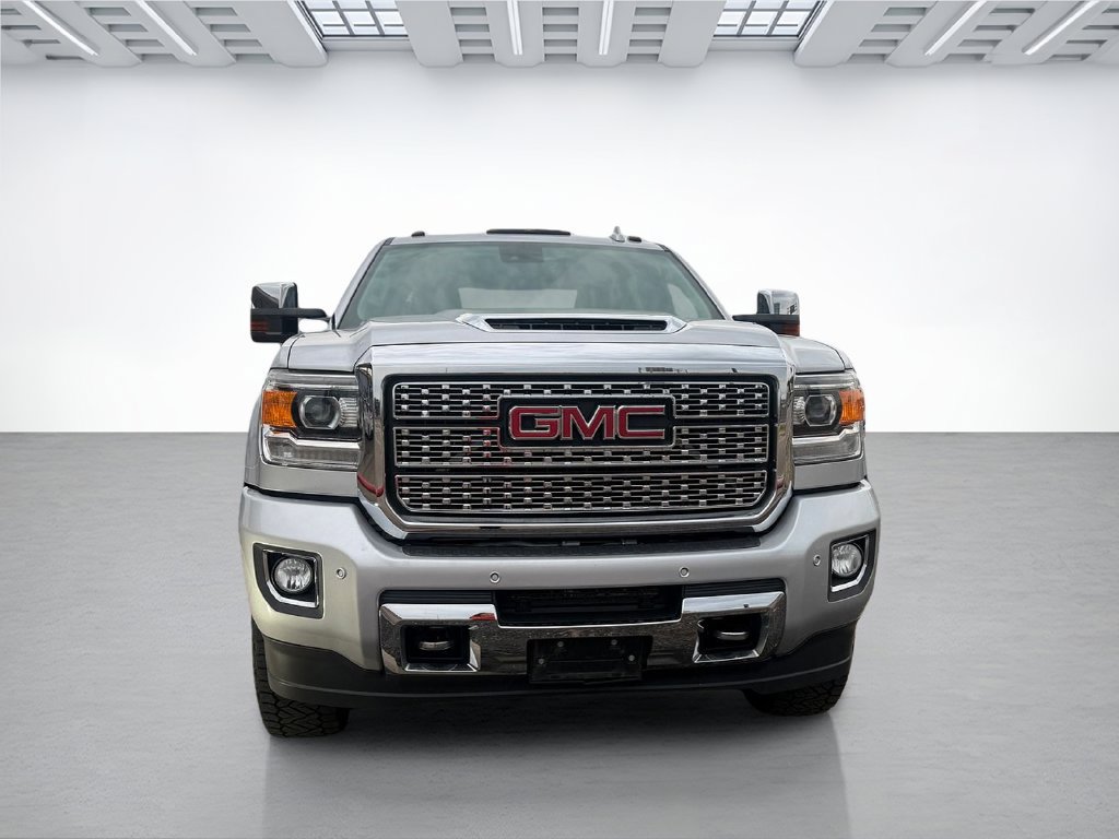 Used 2019 GMC Sierra 2500 Denali w/ Duramax Plus Package AWD/4WD image 2