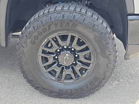 Used 2024 Chevrolet Silverado 2500 ZR2 w/ Technology Package AWD/4WD image 29