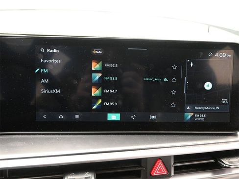 Certified 2025 Kia Sorento S image 27