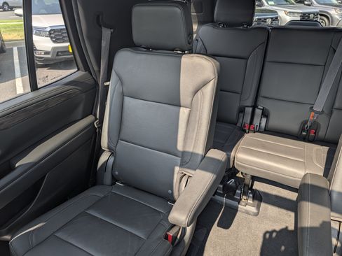 Used 2021 Chevrolet Tahoe Z71 w/ Luxury Package AWD/4WD image 12